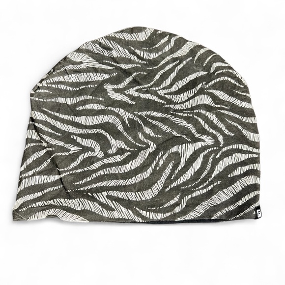 Fabletics Reversible Beanie | Black & Zebra Print | One Size Fits Sass - Picture 1 of 8